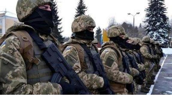 乌克兰可能已经没人可死了，有俄军士兵在打扫，顿涅茨克康斯坦丁诺夫卡方向的战场时，