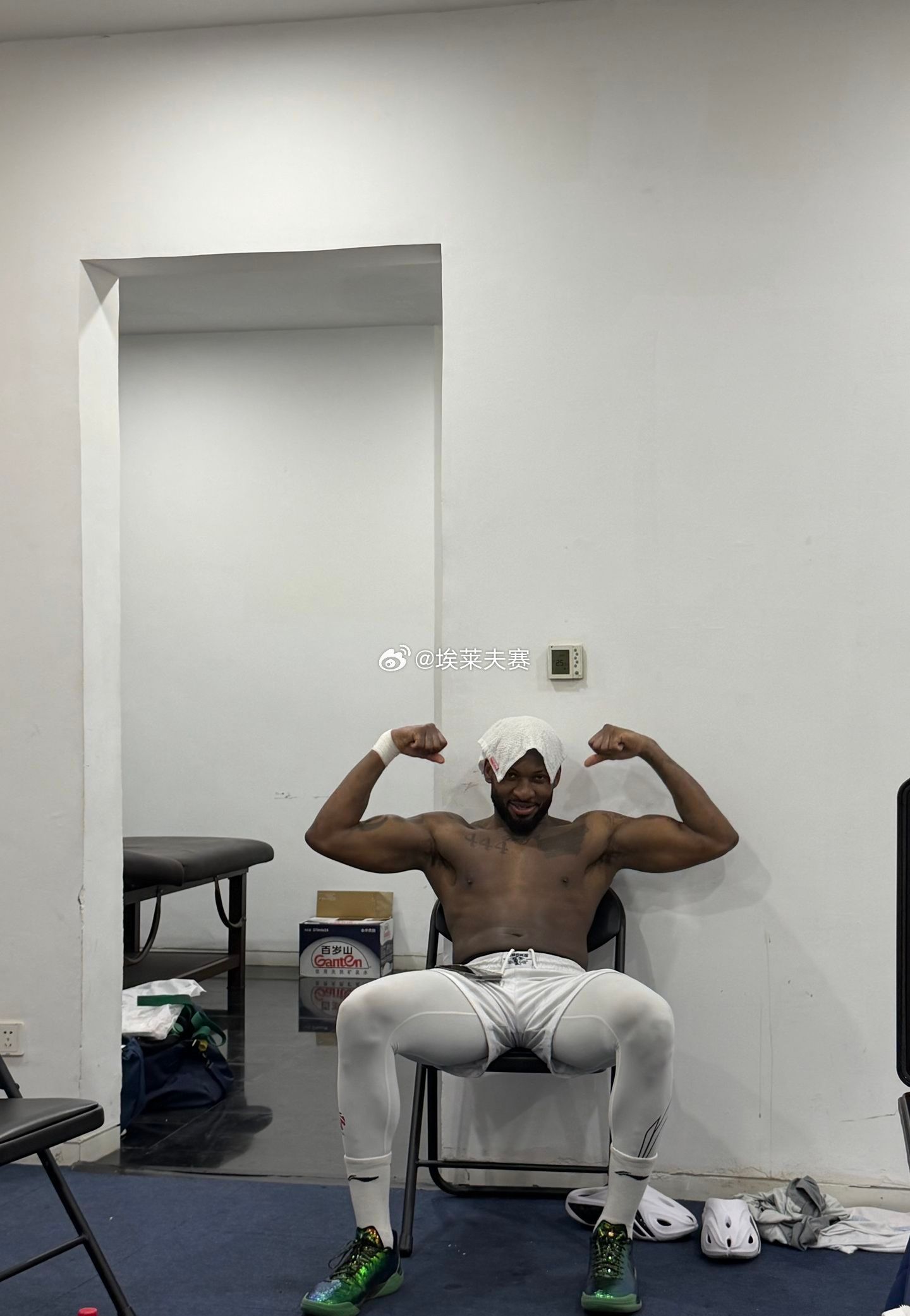 广东男篮vs北京男篮京粤二番战首钢绝杀比赛后队长翟晓川刚从社交媒体：“杰曼今天太