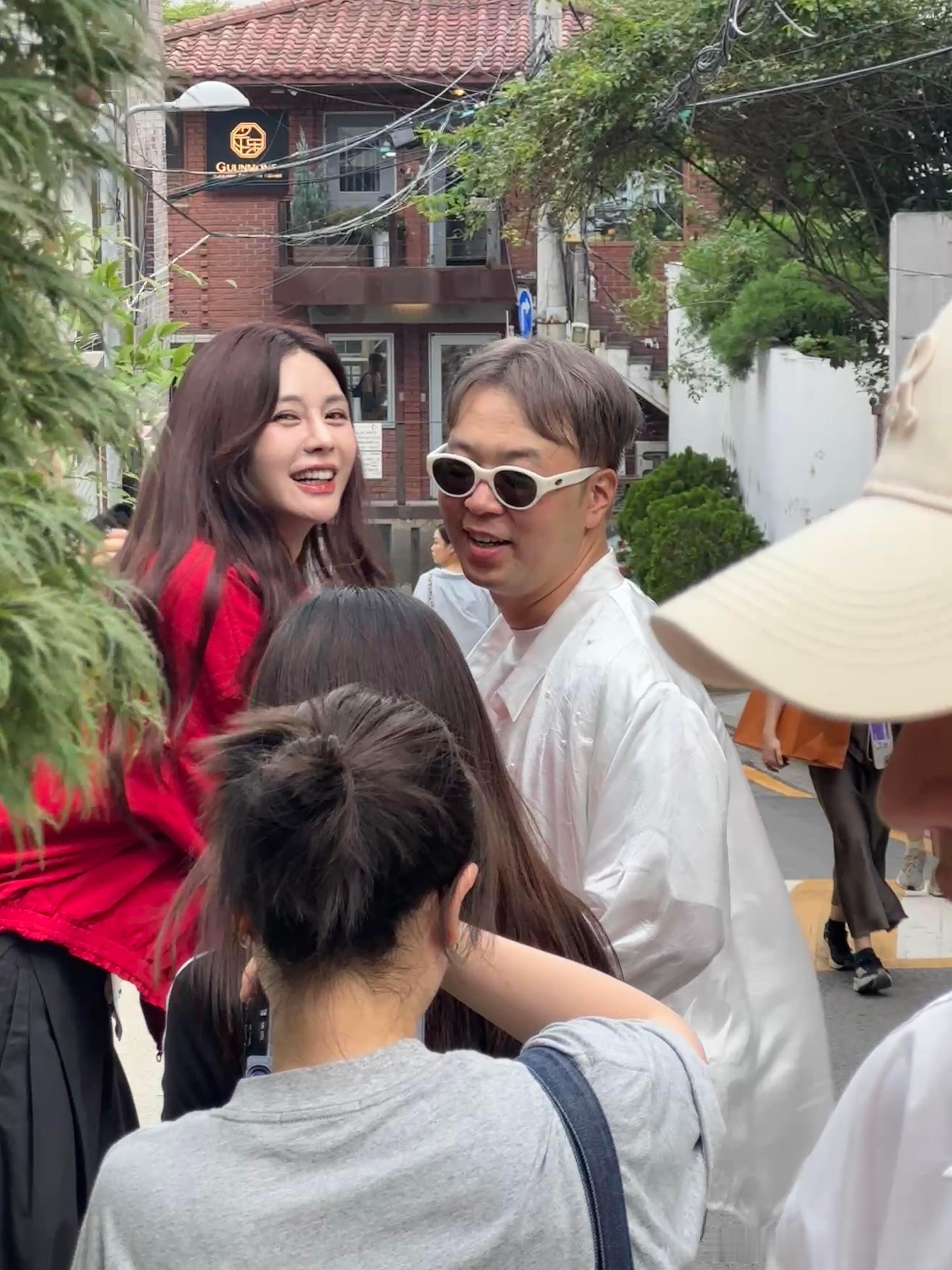 汉南洞偶遇杜海涛沈梦辰杜海涛银发 网友在汉南洞偶遇杜海涛沈梦辰，杜海涛一头银发抢