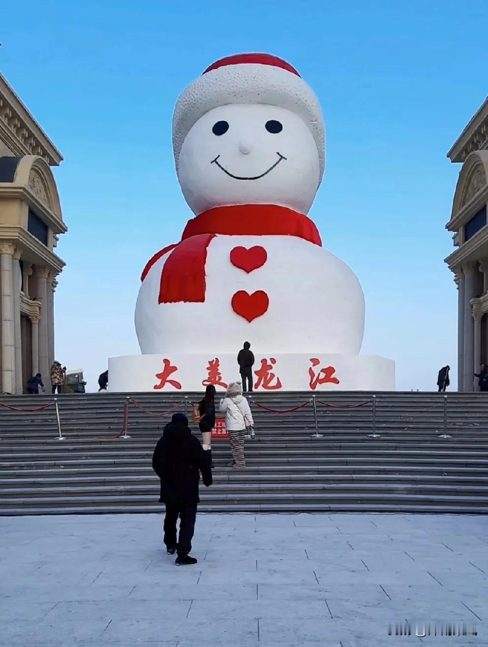 哈尔滨大雪人的扛把子已经回归，音乐公园大雪人已经建成，赶紧去打卡吧！

今年群力