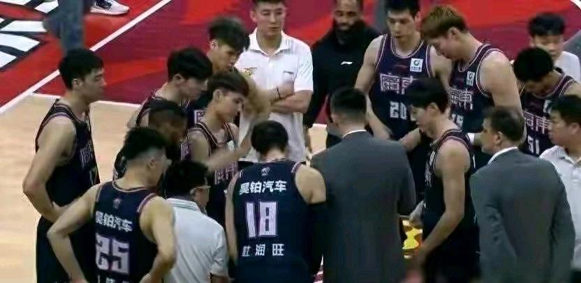 广东如果今年想夺冠，要跨过裁判这个坎，G3就能看出来广东赢了广厦就要对辽宁，辽宁