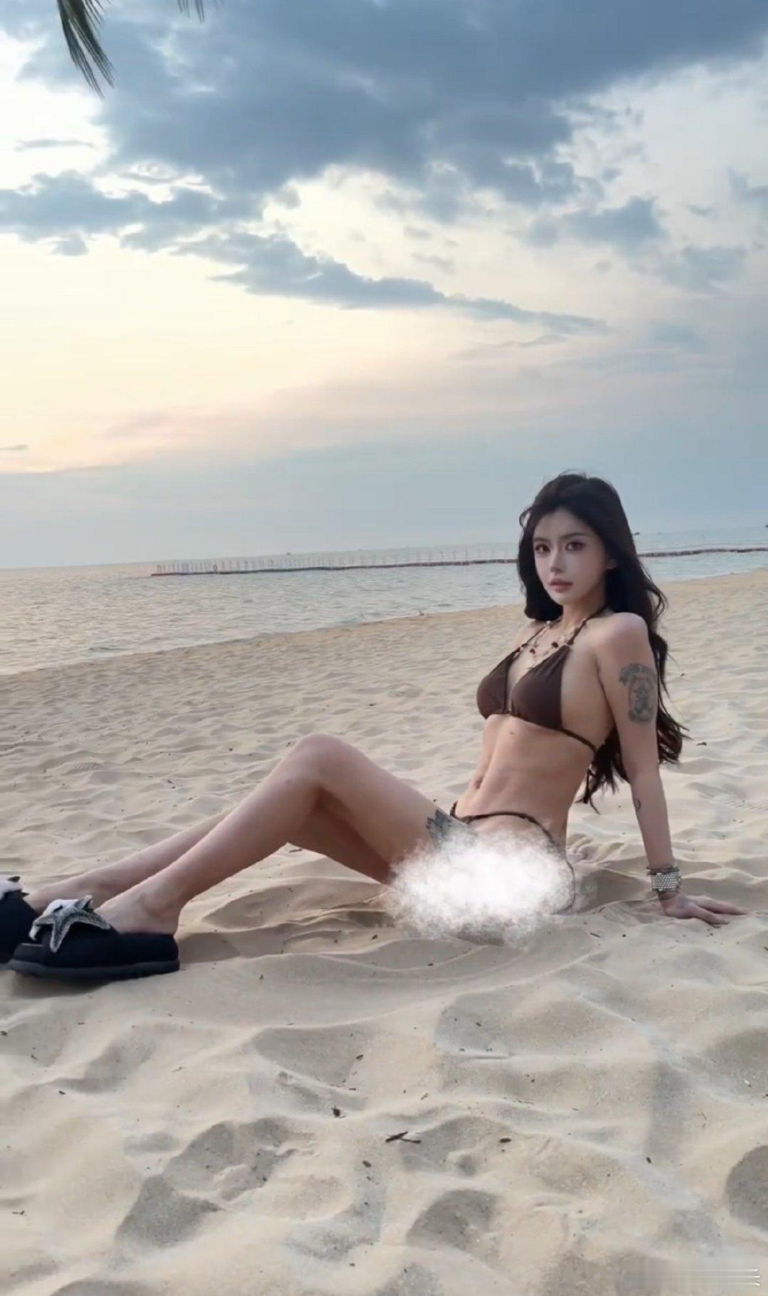 韩安冉海边穿比基尼韩安冉比基尼照 韩安冉海边穿比基尼，不得不说这身材好辣 