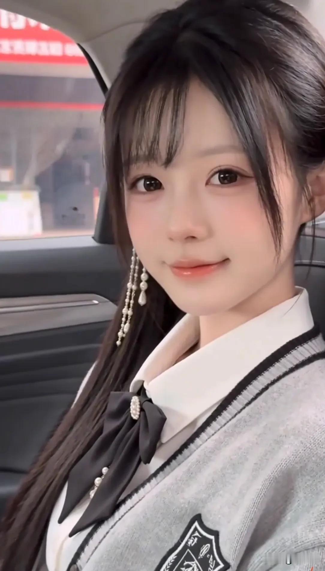 如果伴侣机器人能照这个样子做出来。并在材料学和仿生结构上获得突破。那么男的是会花