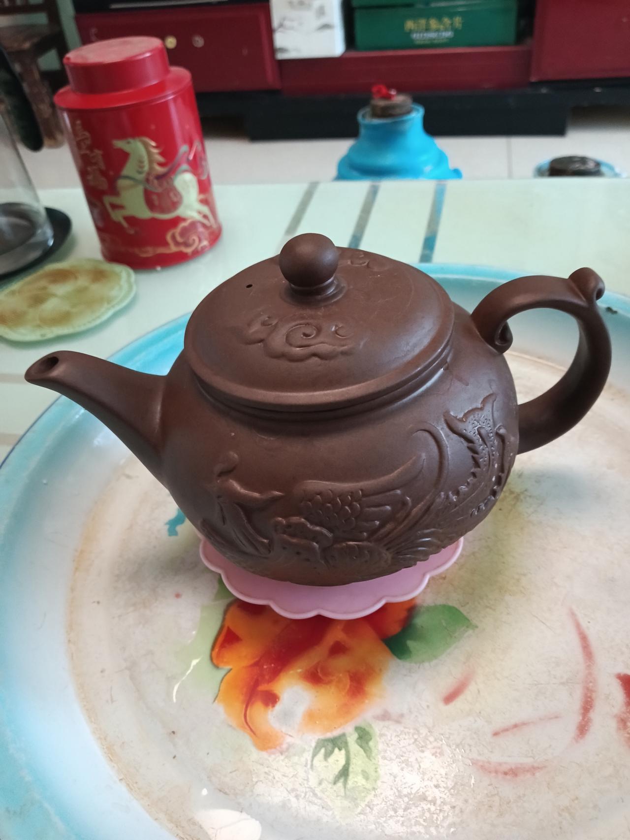 春日生活打卡季近几天买了个朱泥茶壶，泡茶比玻璃杯子好喝的多，品出好茶味道。
