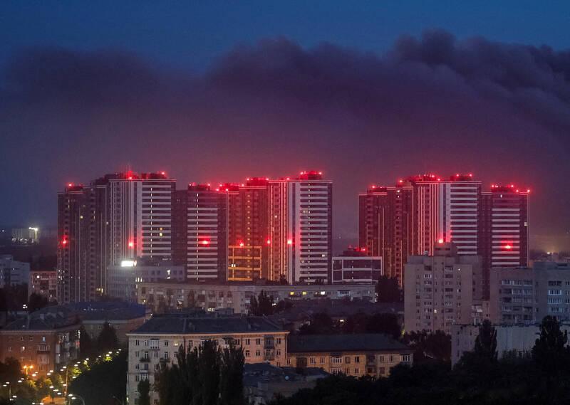 俄乌持续夜间交火：乌袭击21艘俄油轮，俄空袭基辅致11人受伤海外新鲜事俄乌冲突 