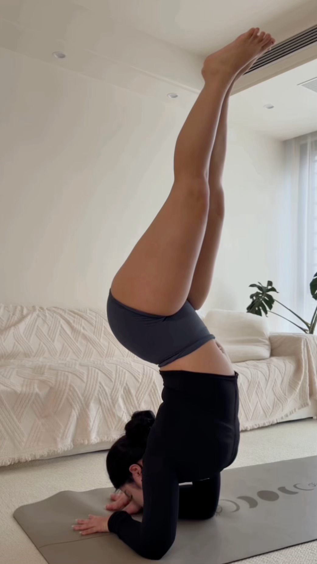 垫子都纂紧了在手心 