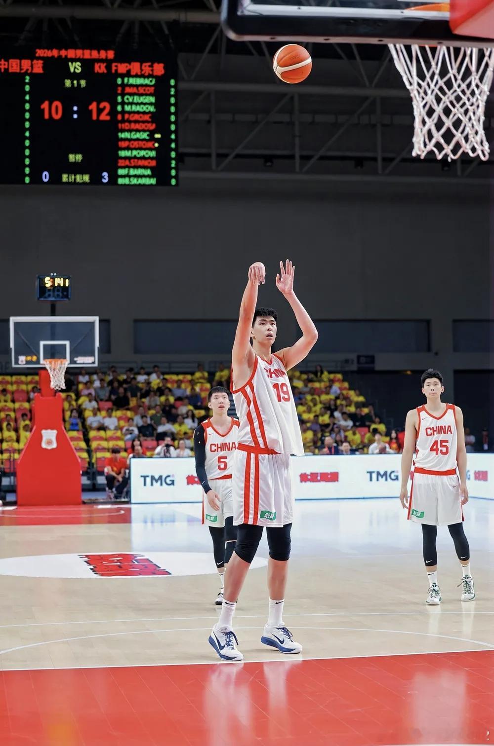 男篮热身赛🏀:中国队🇨🇳82比78击败FMP