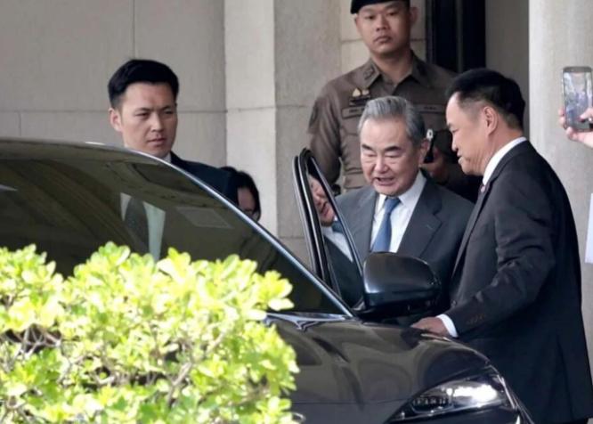 泰柬边境争端再起，地区稳定面临考验，4月23日至24日，中国外长王毅密集访问金边