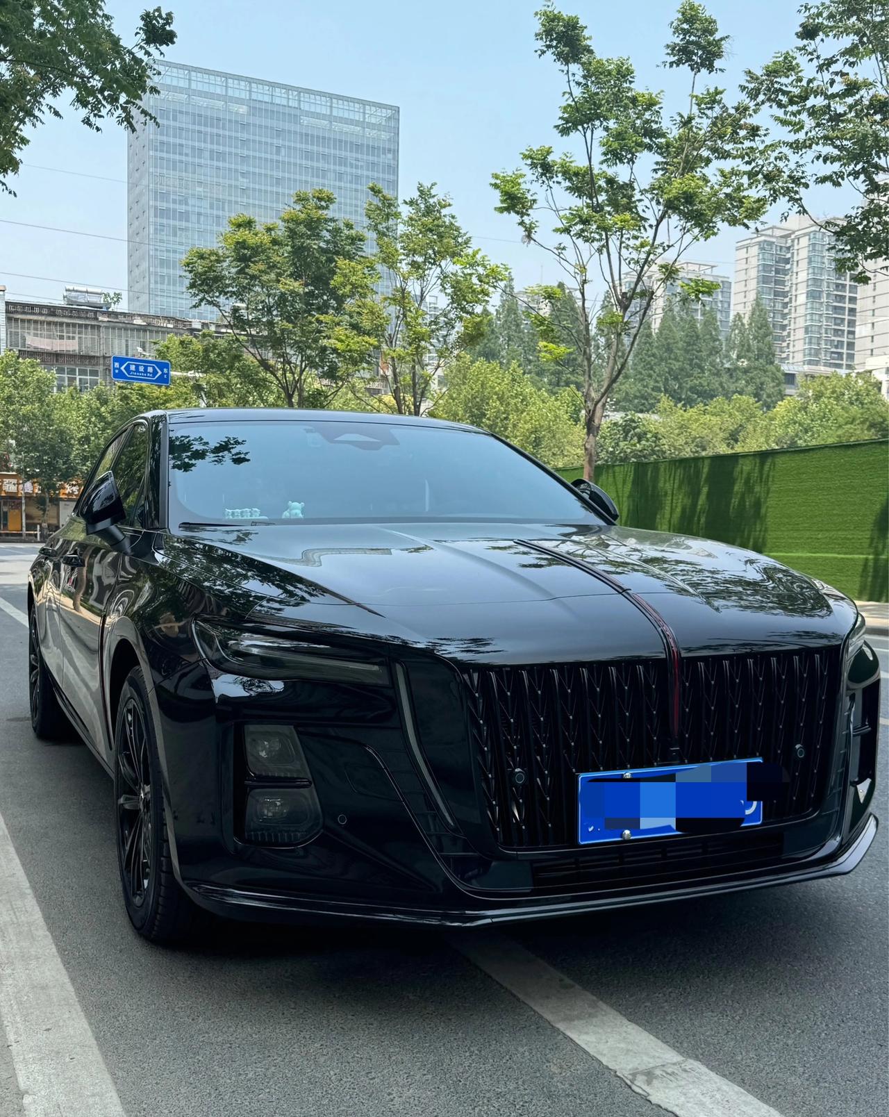 开红旗怎么了？为什么会这样？朋友本来想买凯迪拉克ct5或者奥迪A4L的，但是不想