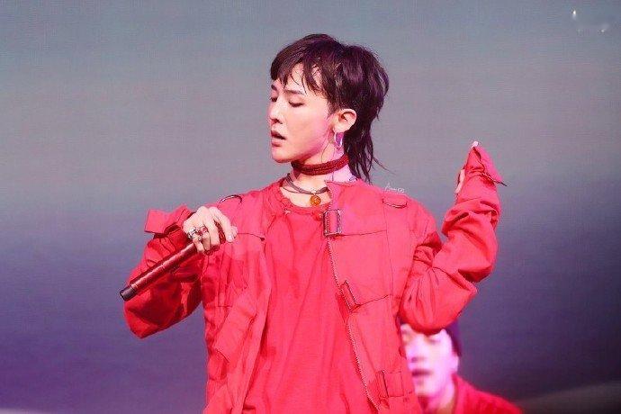 #权志龙回归预热# 谁说近几年kpop无聊啊 这权志龙可太棒了[送花花][送花花