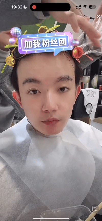 男演员李明德近日宣布退圈，将回归普通生活。此前，他因手撕《三人行》剧组引发网络争
