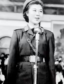 1959年9月，总政文工团报幕员周如雁接到一个紧急通知：立刻从北大荒返回北京，参