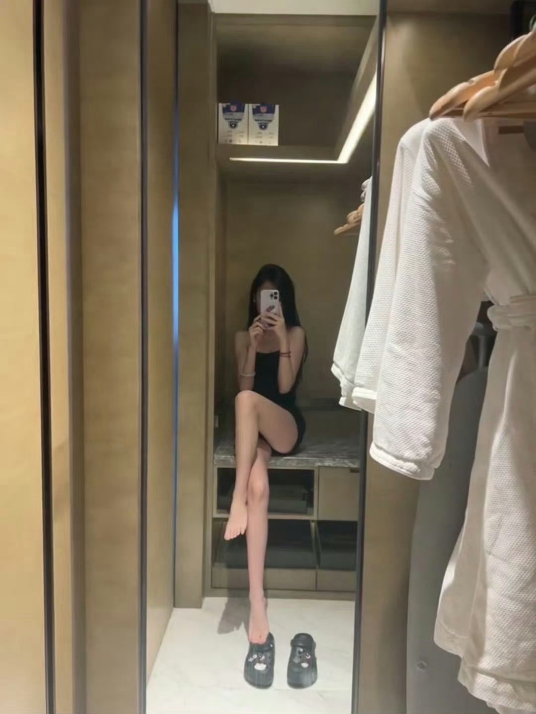 这个点不睡 还在等什么？  