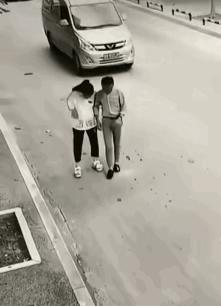 活该人家能开好车，黑衣大哥也是个顶好的人，这个丈夫更是真爱无疑了！