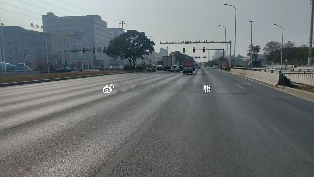 【英雄城交通•道路 | 精准整治除隐患 暖心护路惠民生——青山湖区主干道沥青病害