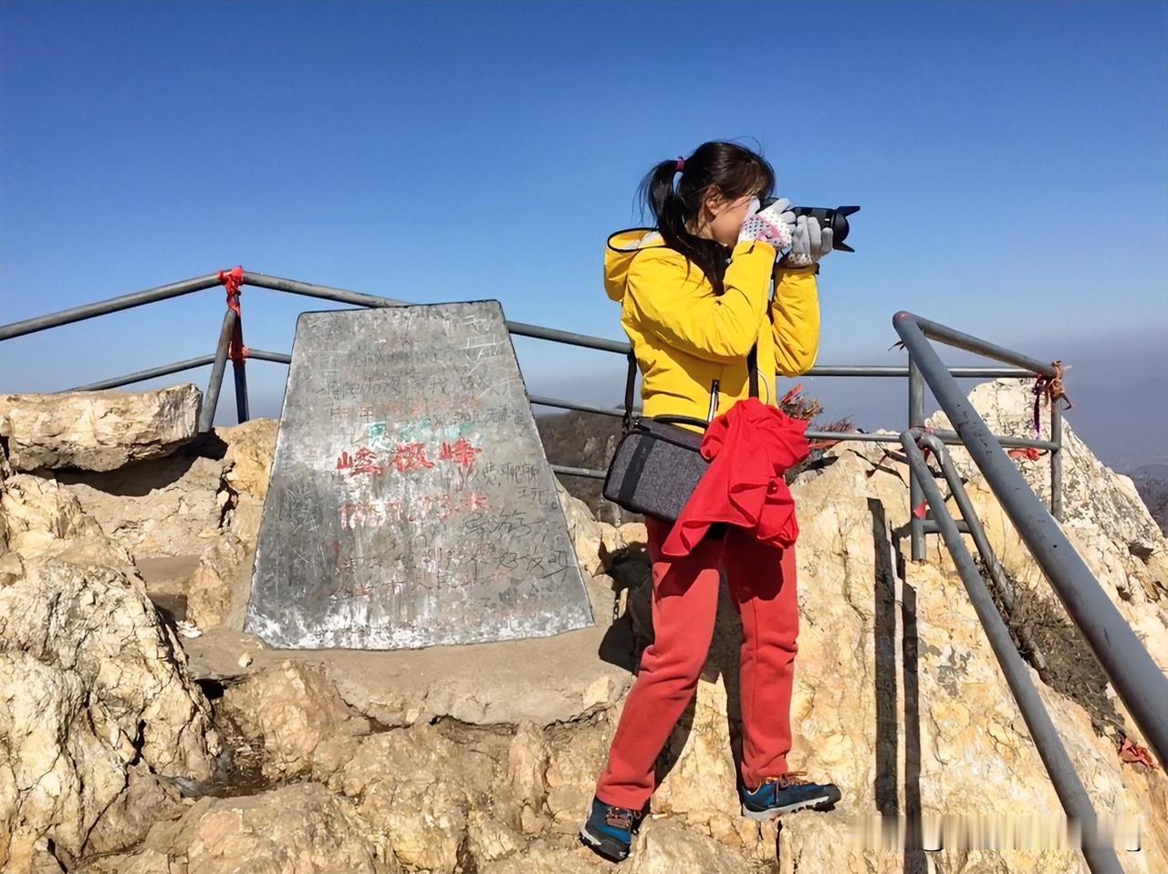 晒晒我的爱好吧，爬山运动我这二十年可以说没有停过，每周一次甚至两次爬山，最开始走