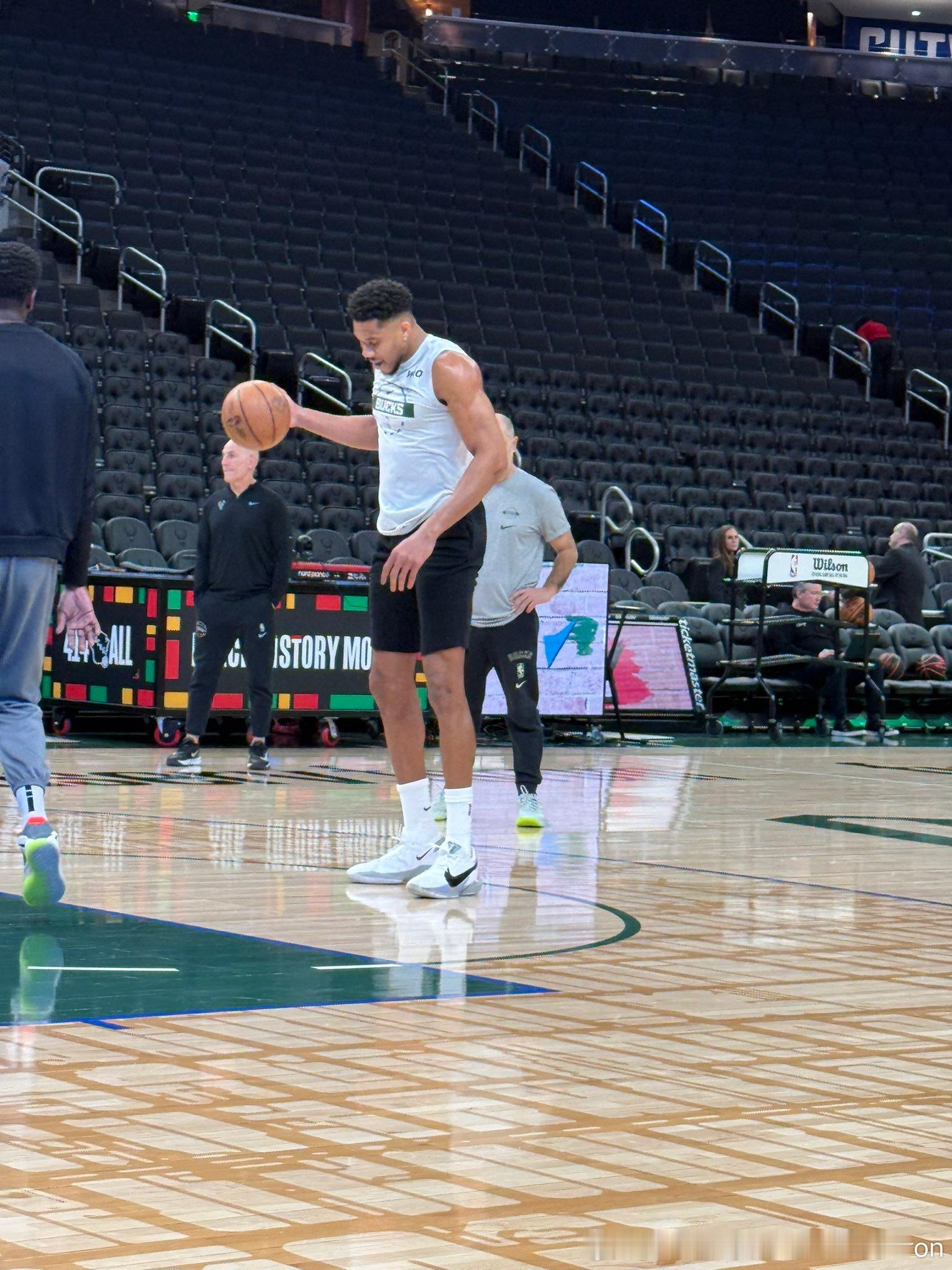 字母哥更新ins：没有铅笔，我却依然吸引所有目光字母哥 