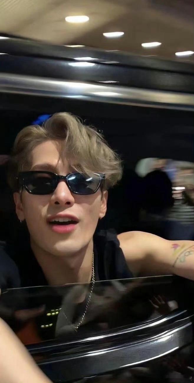 又双叒叕在上海偶遇王嘉尔了 上海的“嘉尔预警”！这次不是街头骑单车、穿睡袍的市民