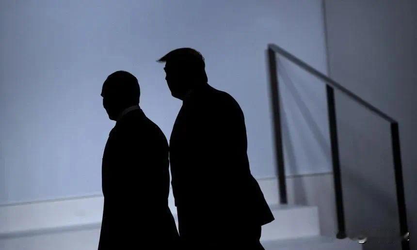 美欧爆发激烈争吵。起因？美国对乌克兰提出28条，并逼迫乌克兰不签也得签。俄罗斯自