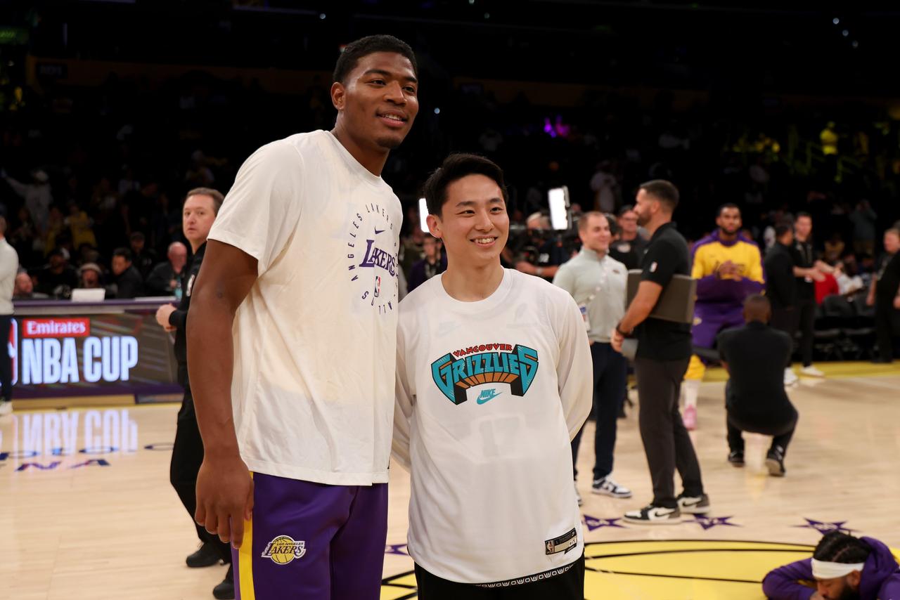 这对于中国男篮来说不是个好消息，
日本篮协主席岛田慎二奔赴美国，与八村塁和河村勇