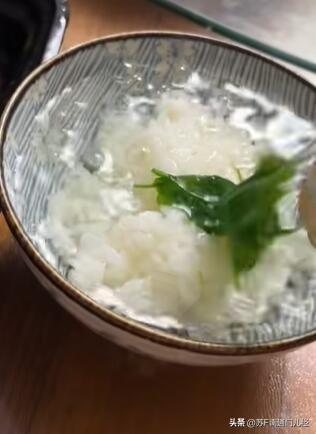 南通夏季特色——茶泡饭，此茶可以是白开水，也可以是茶叶茶，更可以是“藿香茶”。取