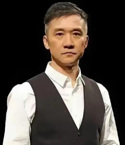 2011年，黄志忠把自己在北京的两套千万房产、200万存款和名下所有车，一把塞给