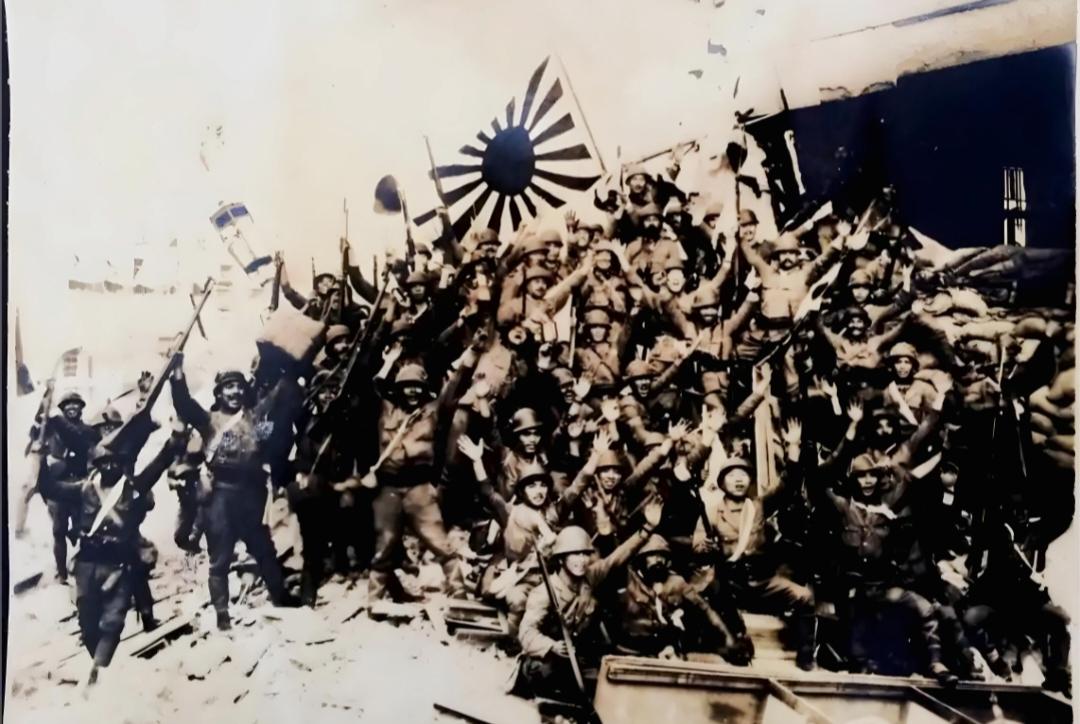 中日之间的历史，那是我们永远无法忘却的伤痛。二战时，日本对我国烧杀抢掠，犯下了滔