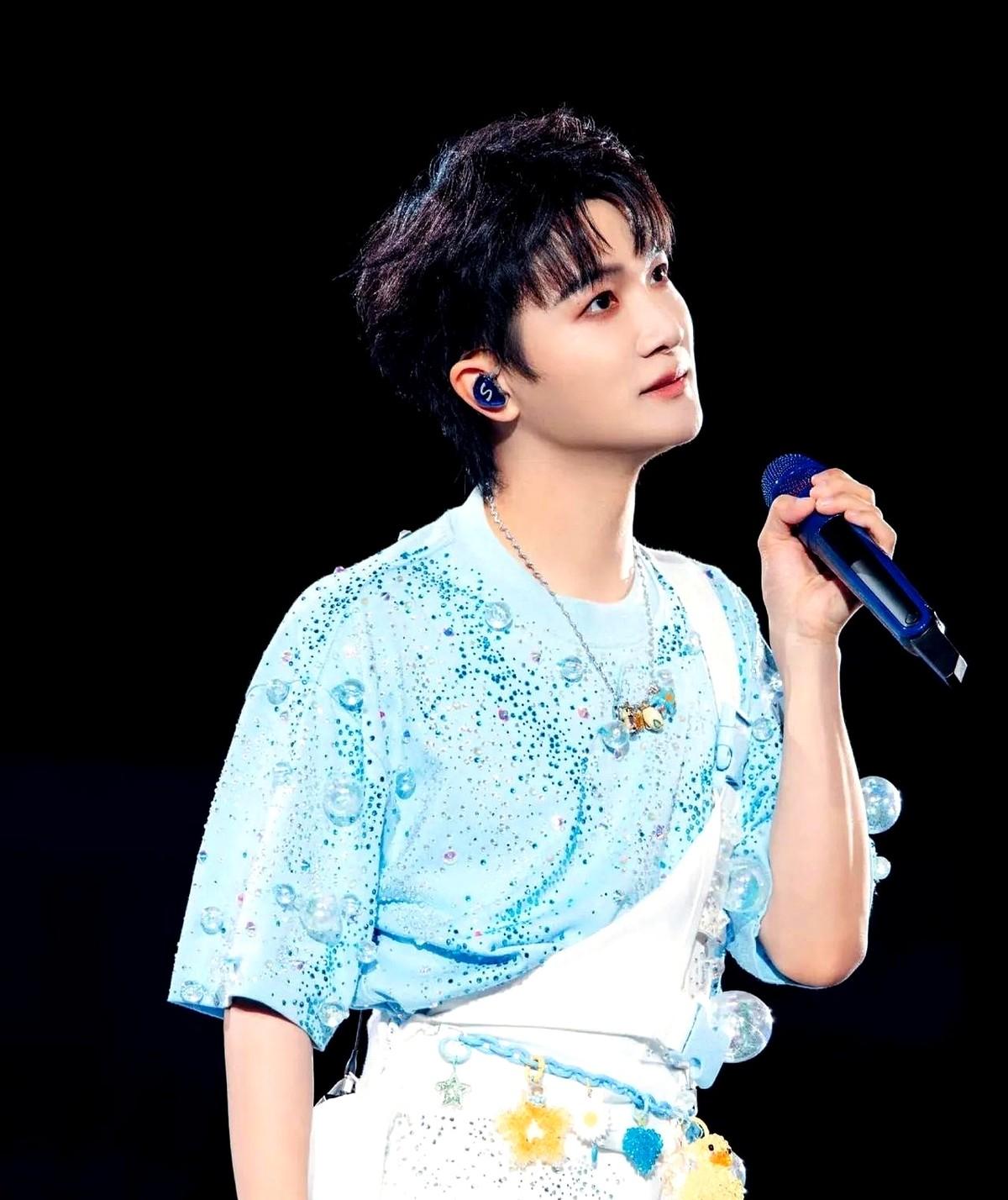 韩红捐1000万，我不意外！

谢霆锋捐500万也正常，但周深这100万确实不一