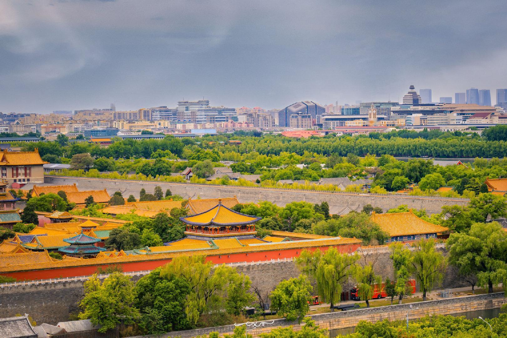 景山之上，雲沉天闊。📍景山 • 萬春亭📸 2026-05-10摄影北京·北京