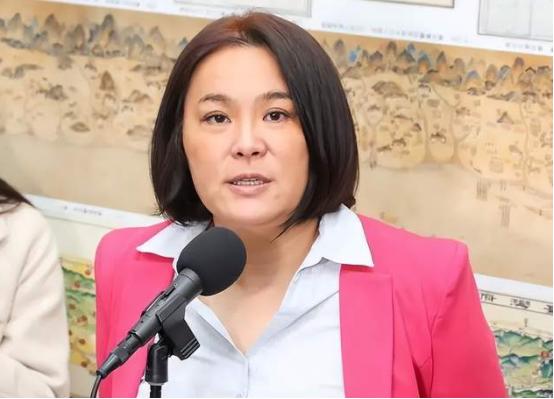 天哪！金门民代陈玉珍这话太实在了！若解放军登陆金门她竟要主动谈判？民进党骂她投降
