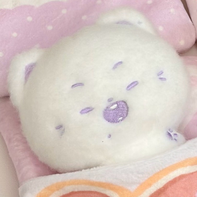 这个眯眯眼太萌了😗感觉一块小蛋糕就能骗回家了😋 ​​​