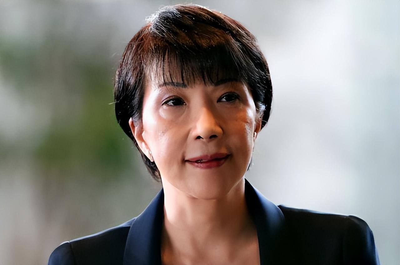 高市早苗拒不道歉，支持率飙升至前所未有的高峰，半数日本人竟支持武力介入台海！日本