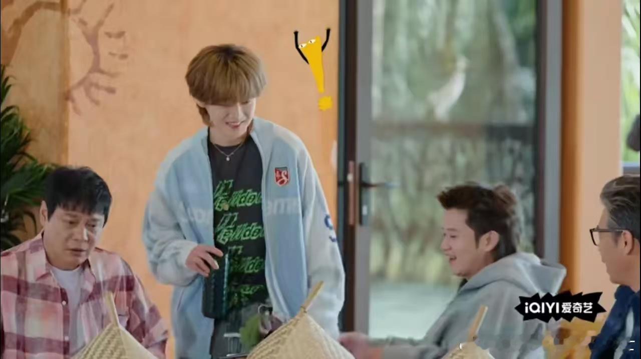 王勉抢鹿晗座位哈哈哈哈哈王勉晒鹿晗拍立得合照 五哈的快乐就是这么简单：王勉抢了鹿