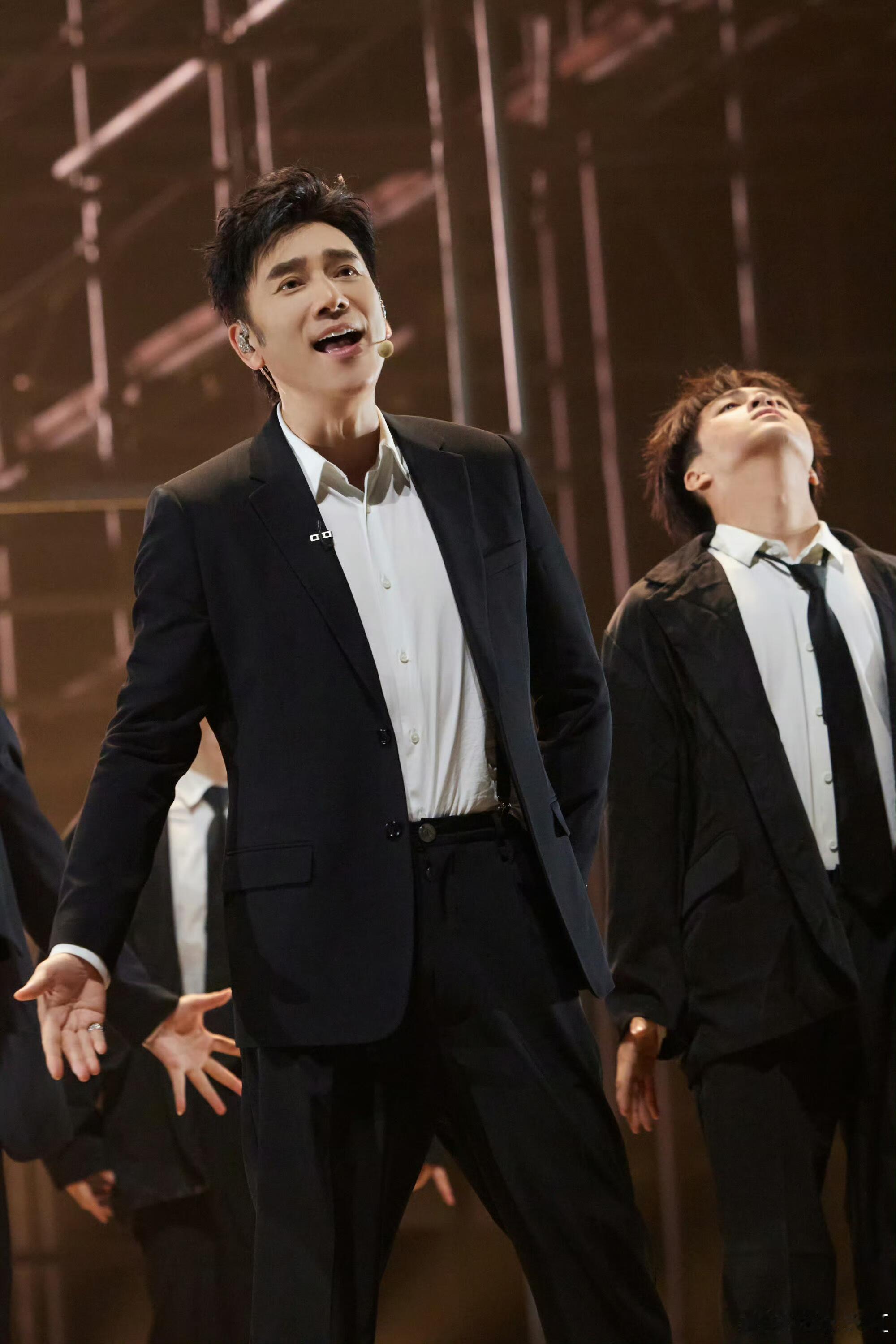 55岁林依轮从林叔变林哥公益深耕三十年！林依轮安徽公益行化身音乐导师，发掘孩子音