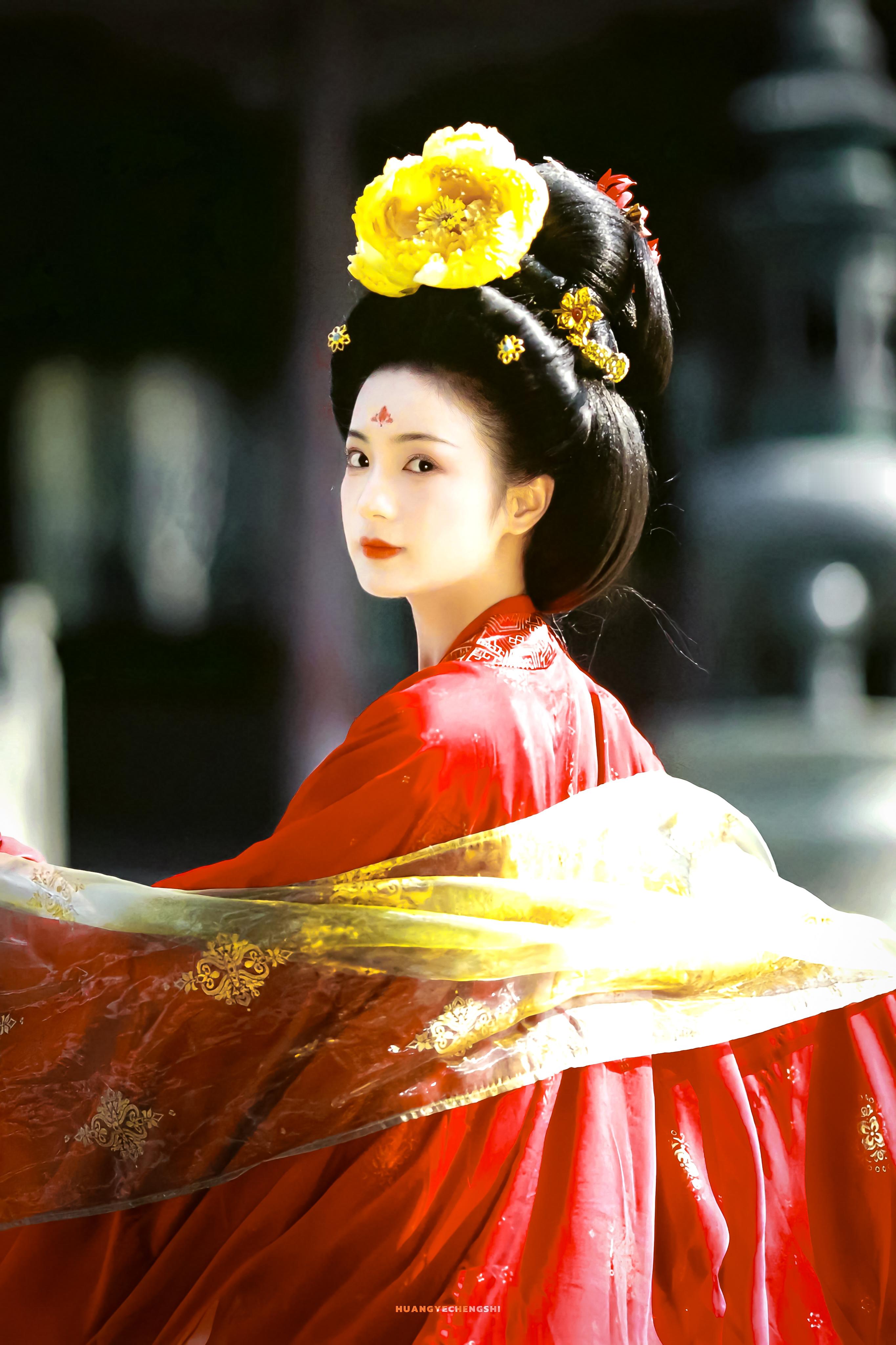 ▶ 张雅钦 / 仕女图 