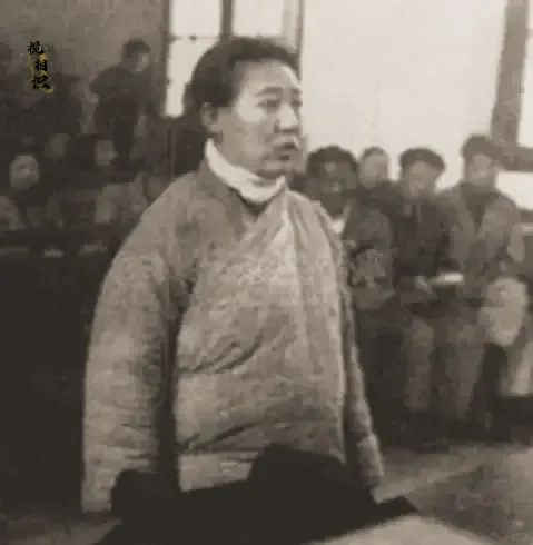 1947年，川岛芳子接受公审时的场景，当时的她和传闻中的“东方女魔”可谓毫不相干...
