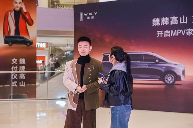 高山的多功能设计理念在邓男子的评价中得到了充分体现。这位央视春晚的魔术师在3月1