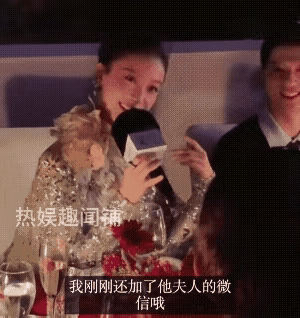 再次回看这场尴尬的同框修罗场，

才看懂倪妮那份从容体面，

其实都是硬撑出来的