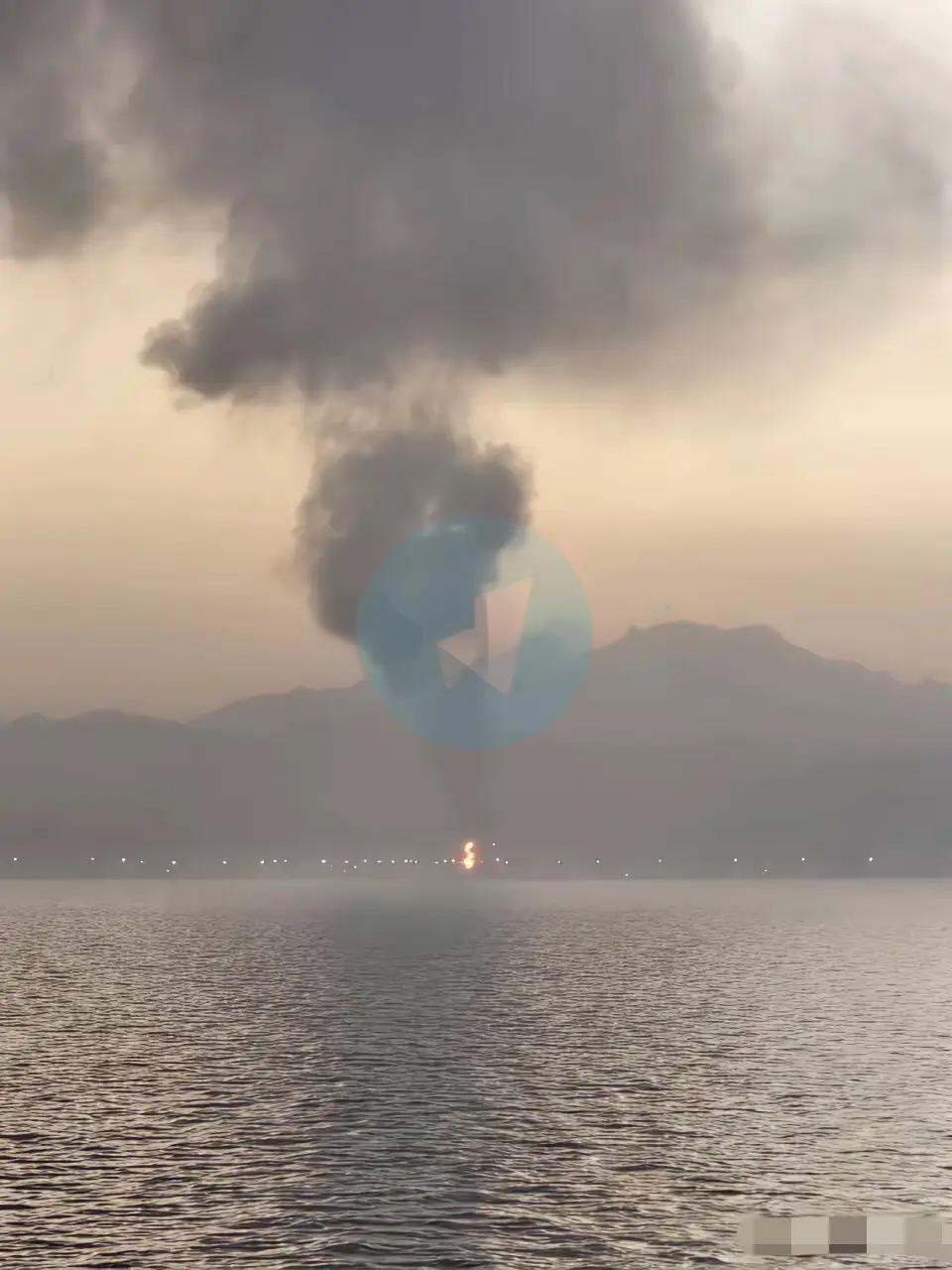 伊朗革命卫队用导弹和无人机玩了两把大的，美国总统特朗普说“迷你”，伊朗总统佩泽希