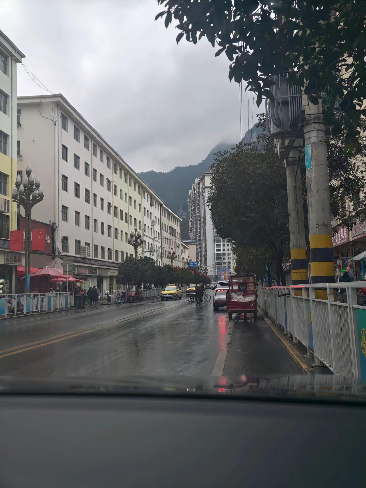 康县的人都去哪了