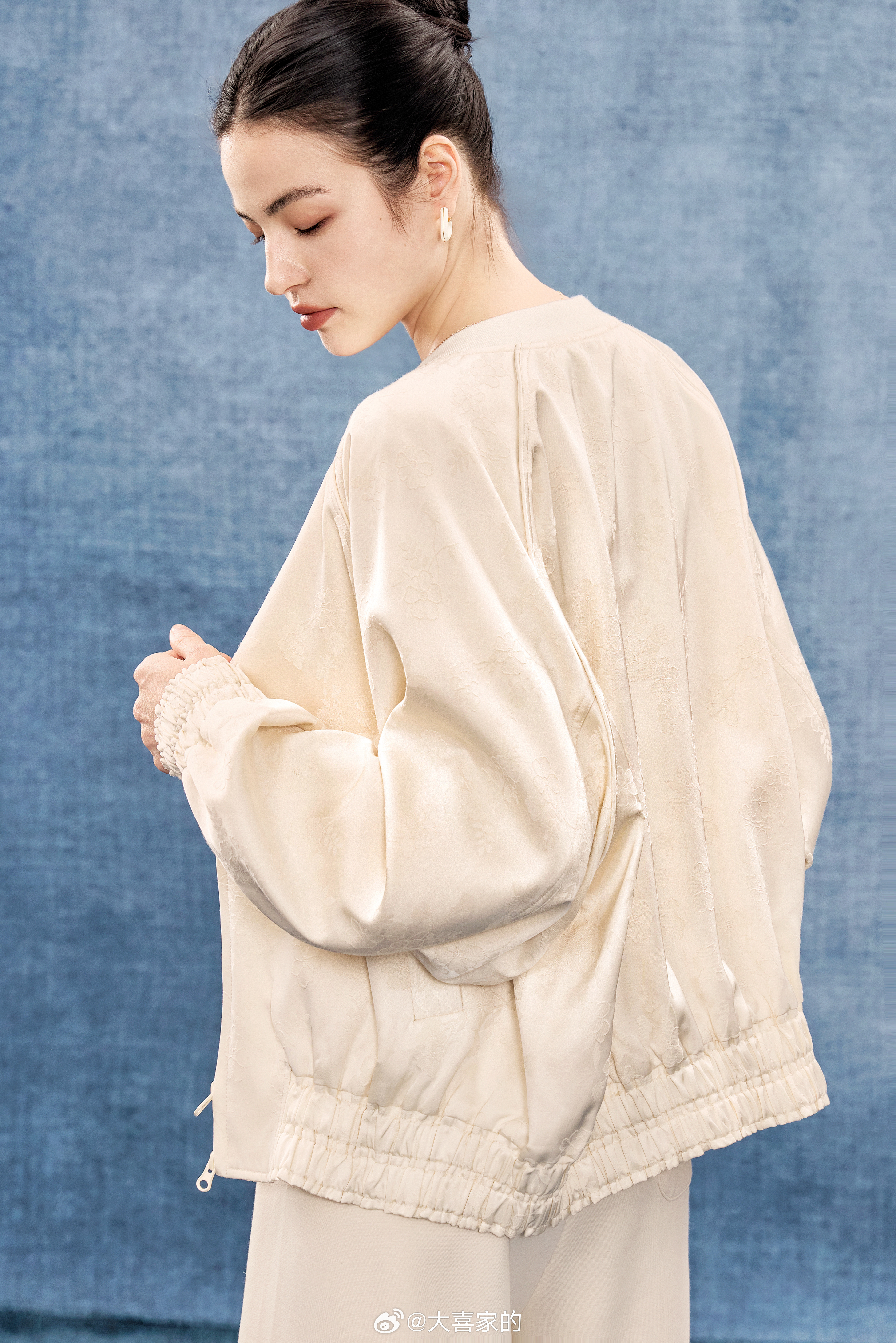 带提花的棒球服外套[doge]就是要将帅气和精致完美平衡！ ​​​