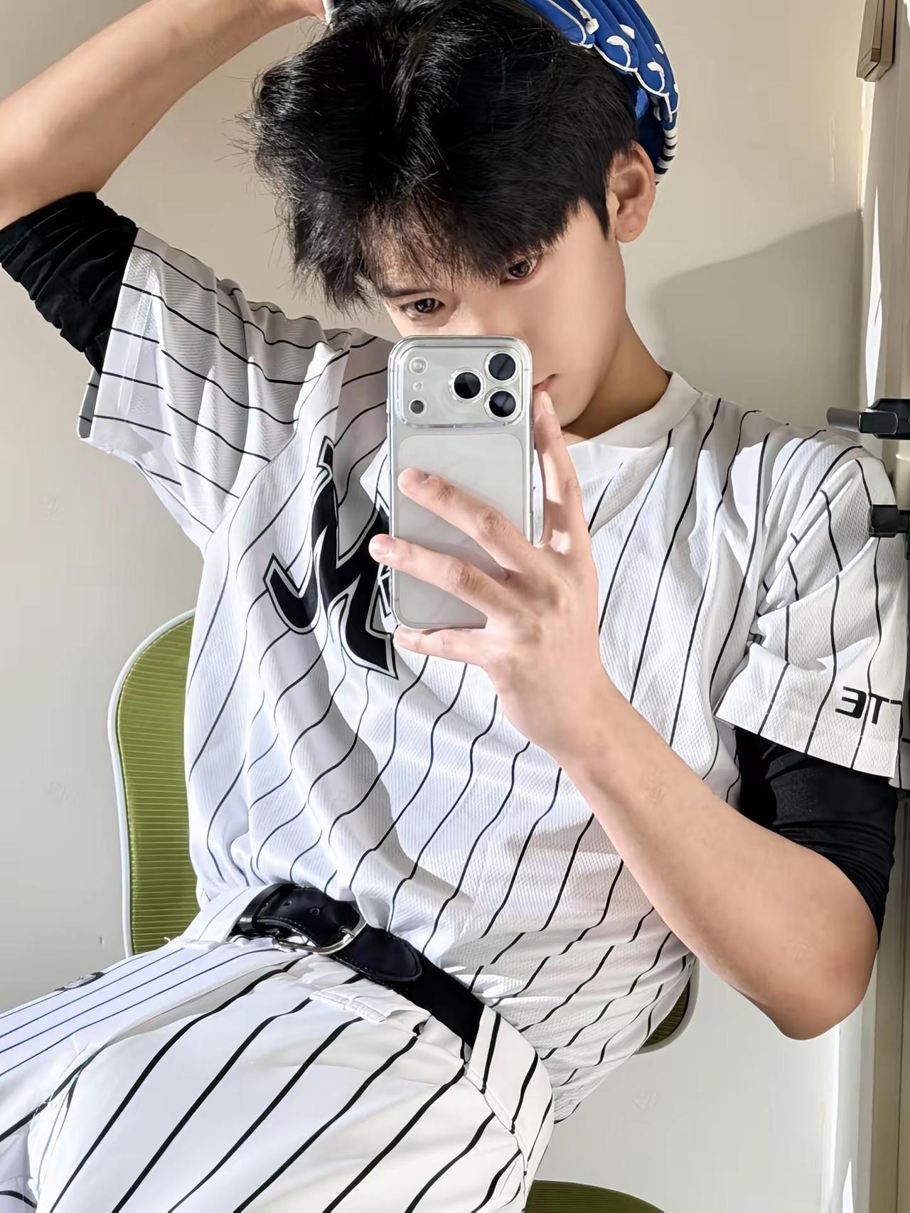 先吃我一棒，再接我一球，然后再吃我一棒棒球服 少年感