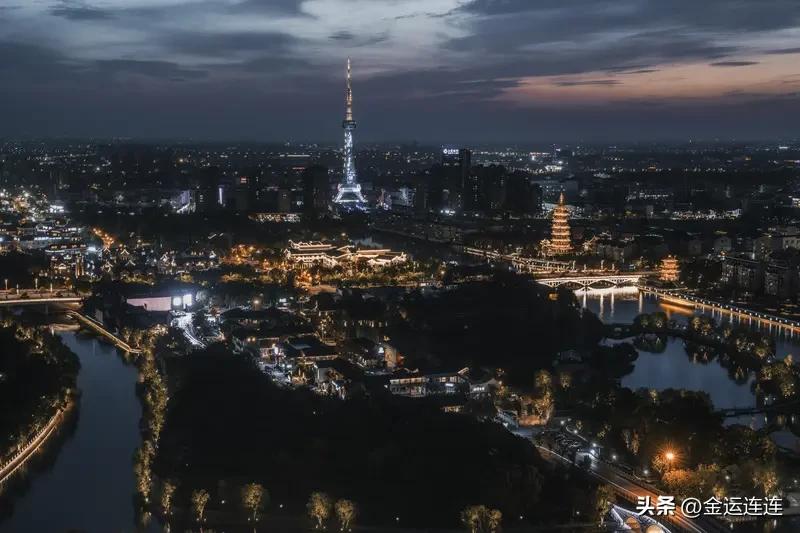 泰州点球大战4:3南通 夺首届苏超冠军 11月1日19:35，首届“苏超”决赛激