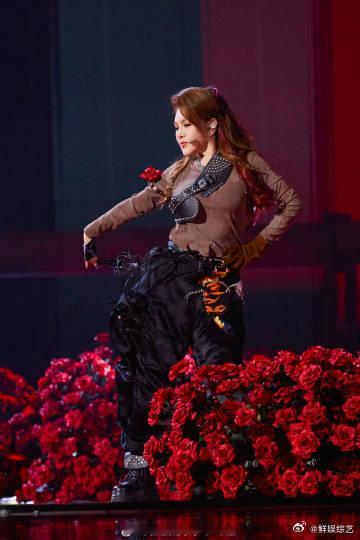 乌兰图雅随地大小睡 别人紧张备战，乌兰图雅随地入睡，这睡眠质量和心态堪称内娱天花