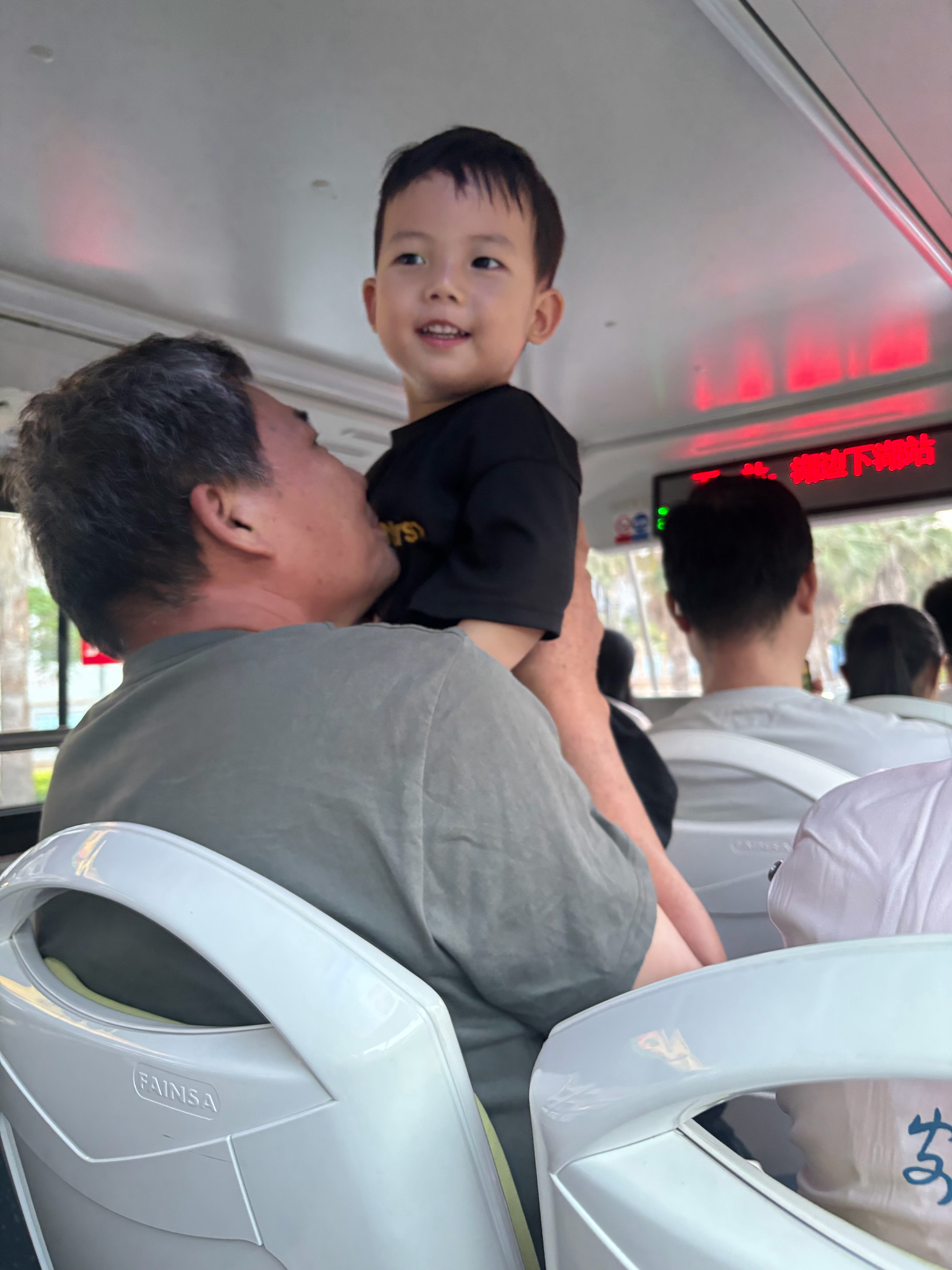 开会了，同志们。琛局：那么既然让我说几句，我就简单说几句。我就长话短说了。当前我