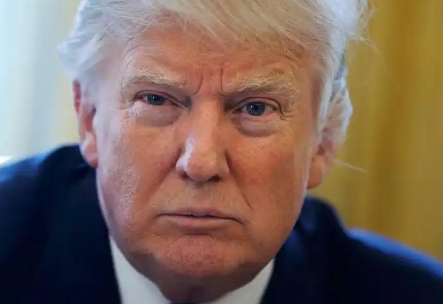 特朗普不可能长期任总统，话说得直白一点，只要他卸任，转瞬就什么也不是！

麻烦看