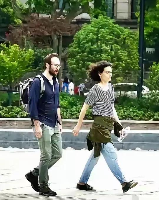 “笑不活了！”河北，男生大学毕业后没有去大城市，而是回到老家和爸爸一块卖驴，男生