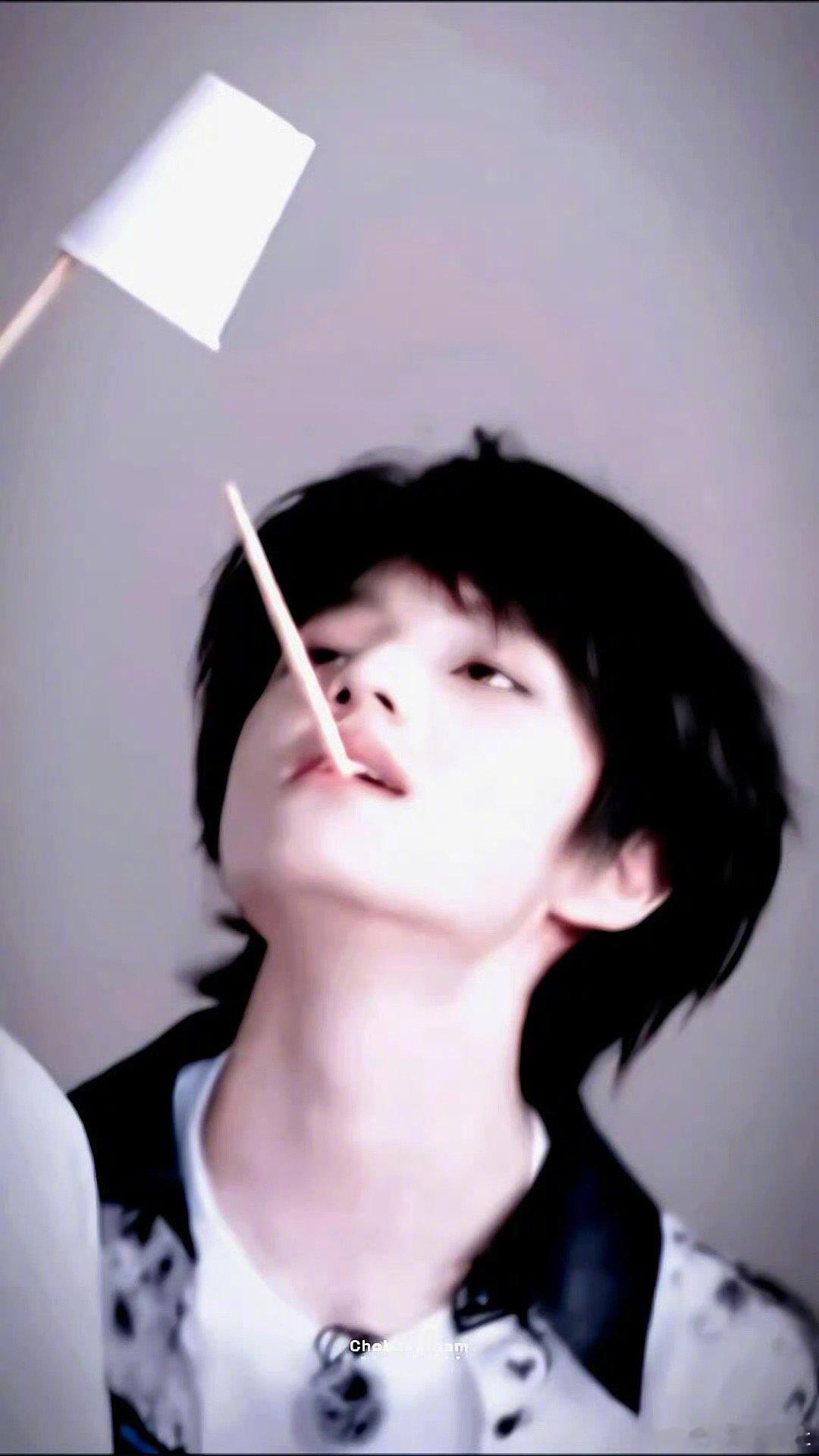 王橹杰好优越的下颌线～