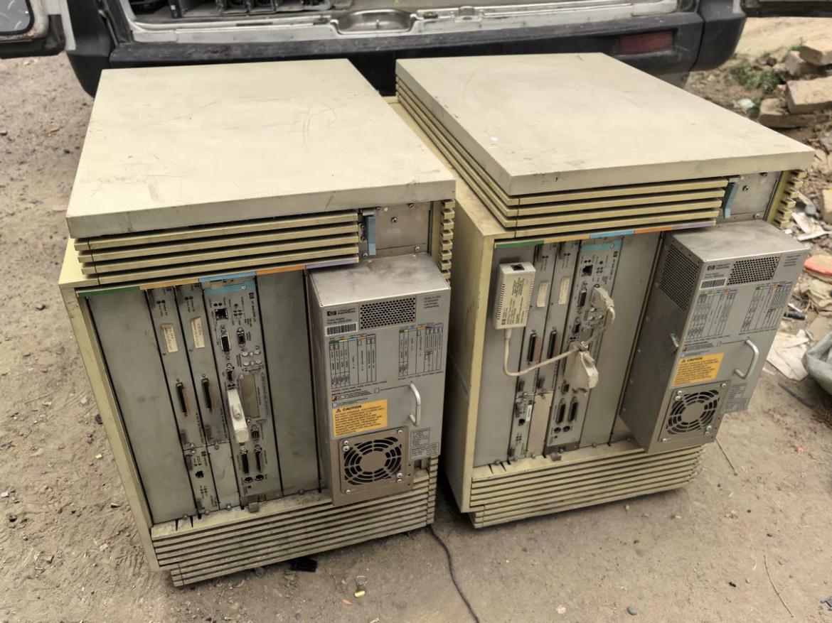 今天在广州鬼市花了200元淘了两台古董服务器；大家都知道我特别喜欢这个古董电脑之