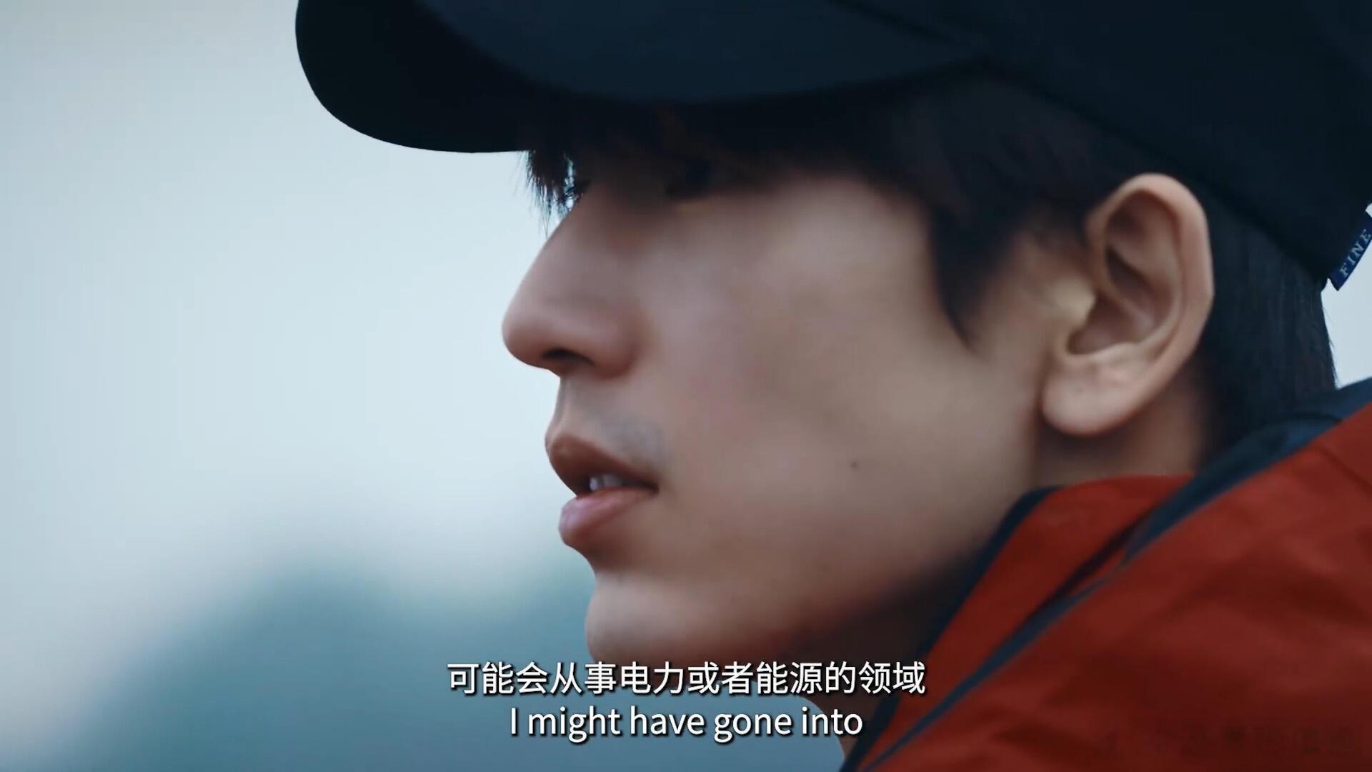 张凌赫环保纪录片全素颜出镜，不会真的有人觉得自己和张凌赫之差一瓶粉底液的距离吧。